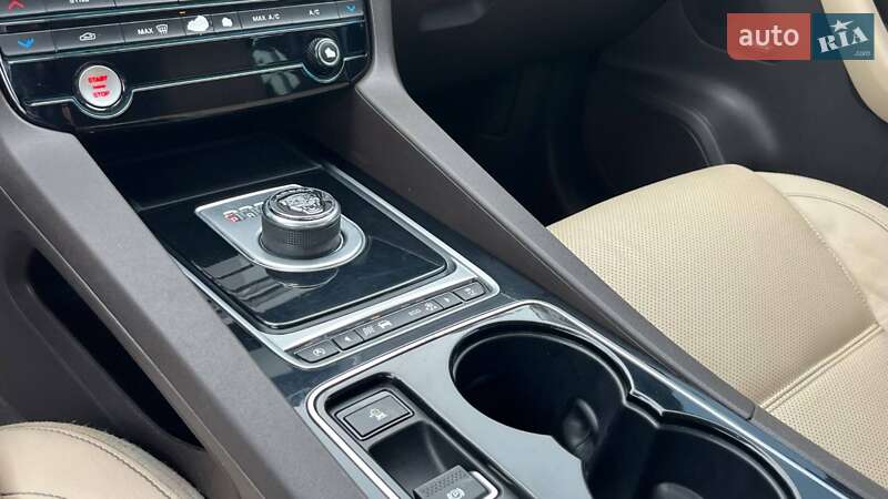 Внедорожник / Кроссовер Jaguar F-Pace 2016 в Луцке