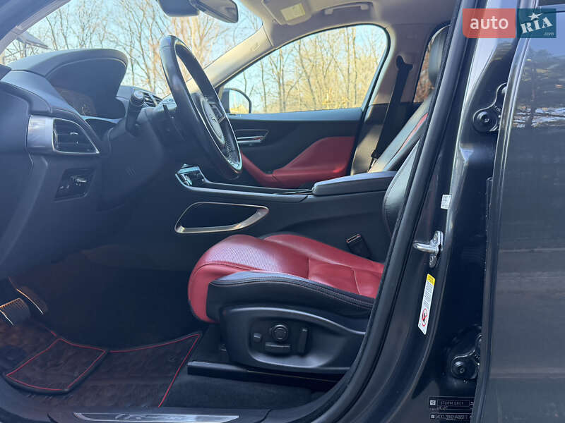 Внедорожник / Кроссовер Jaguar F-Pace 2016 в Киеве