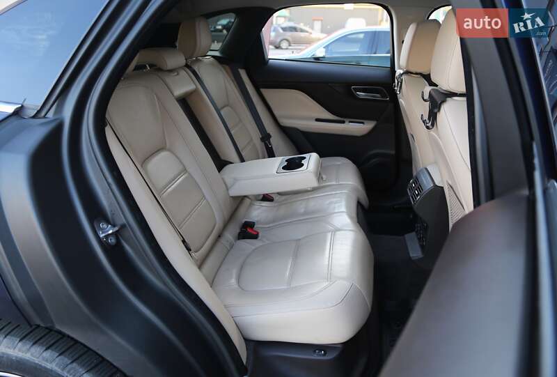 Внедорожник / Кроссовер Jaguar F-Pace 2016 в Киеве