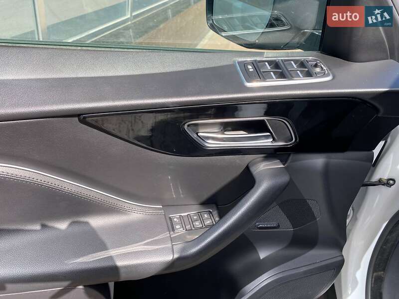 Позашляховик / Кросовер Jaguar F-Pace 2017 в Києві