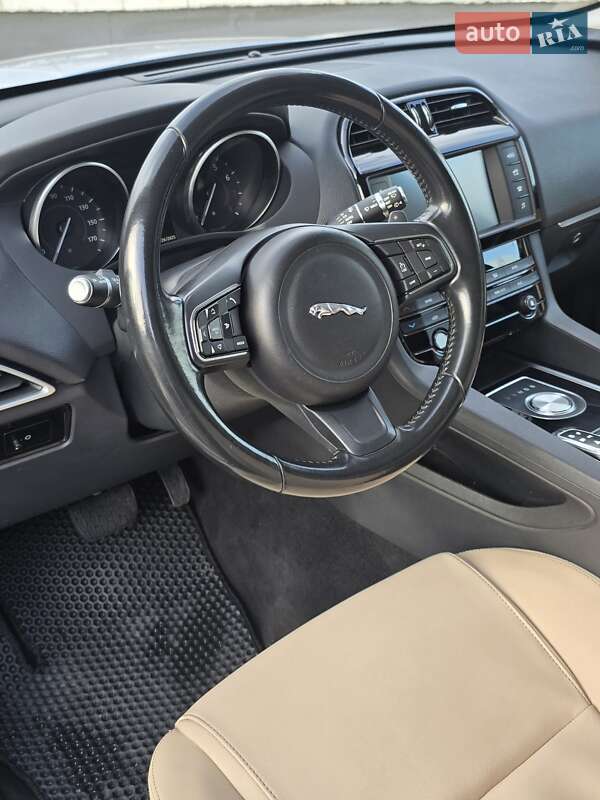 Позашляховик / Кросовер Jaguar F-Pace 2017 в Києві
