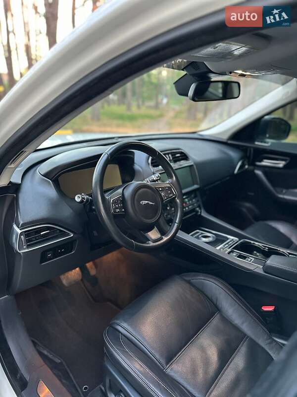 Позашляховик / Кросовер Jaguar F-Pace 2016 в Білогородці фото 30 Позашляховик / Кросовер Jaguar F-Pace 2016 в Білогородці