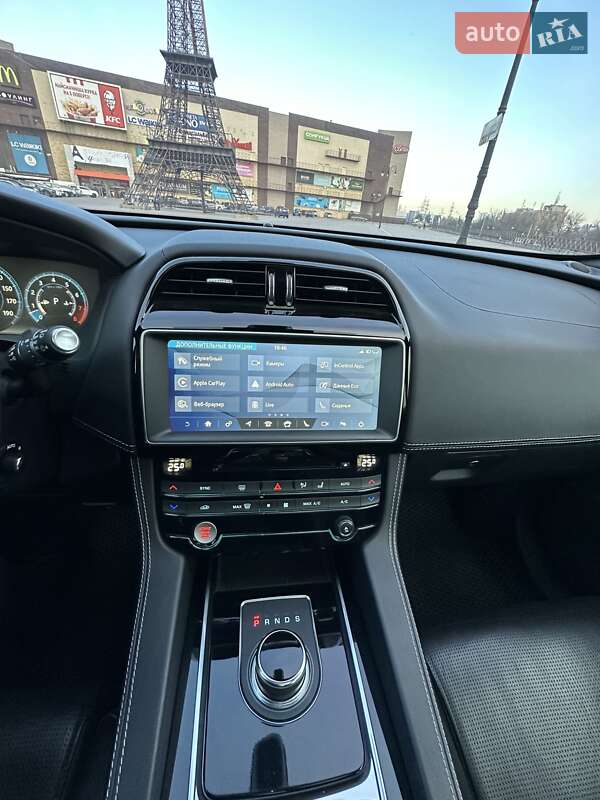 Внедорожник / Кроссовер Jaguar F-Pace 2016 в Харькове фото 11 Внедорожник / Кроссовер Jaguar F-Pace 2016 в Харькове