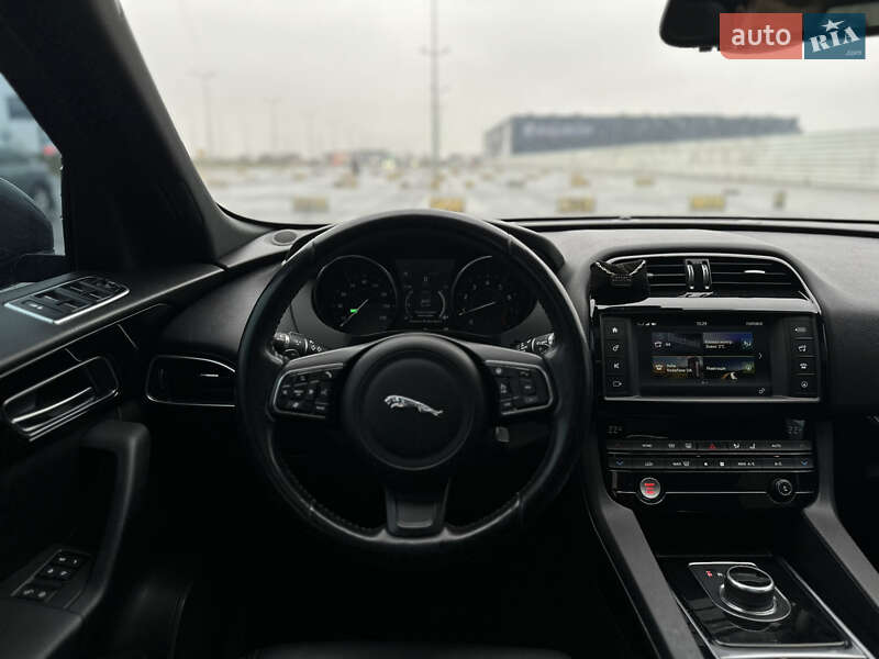 Внедорожник / Кроссовер Jaguar F-Pace 2017 в Львове фото 23 Внедорожник / Кроссовер Jaguar F-Pace 2017 в Львове