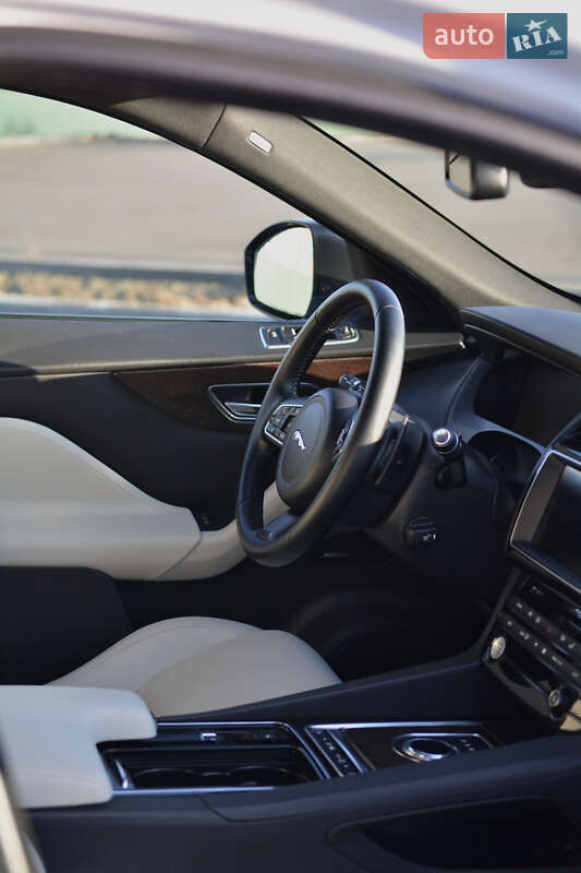 Внедорожник / Кроссовер Jaguar F-Pace 2016 в Чернигове