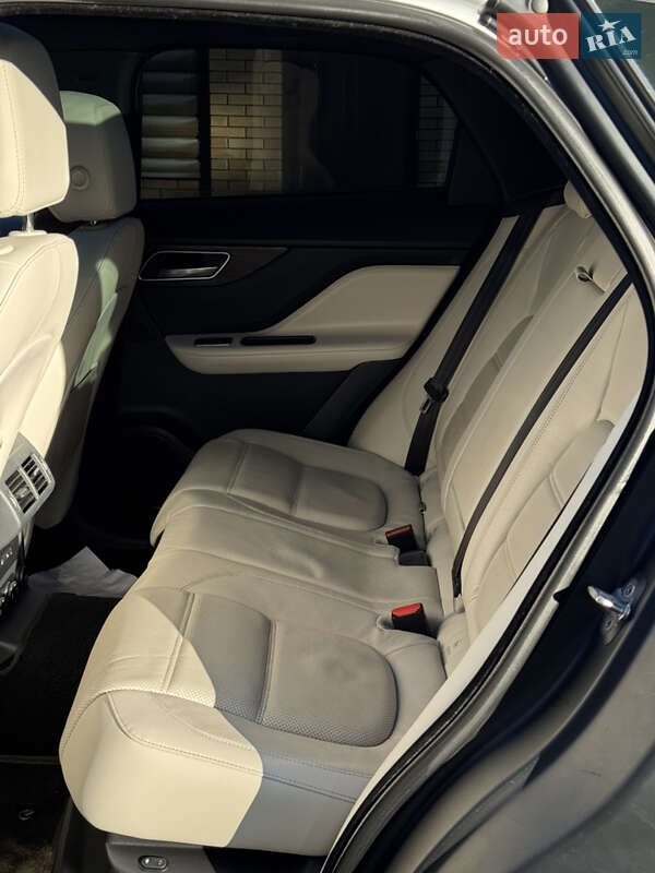 Внедорожник / Кроссовер Jaguar F-Pace 2016 в Чернигове