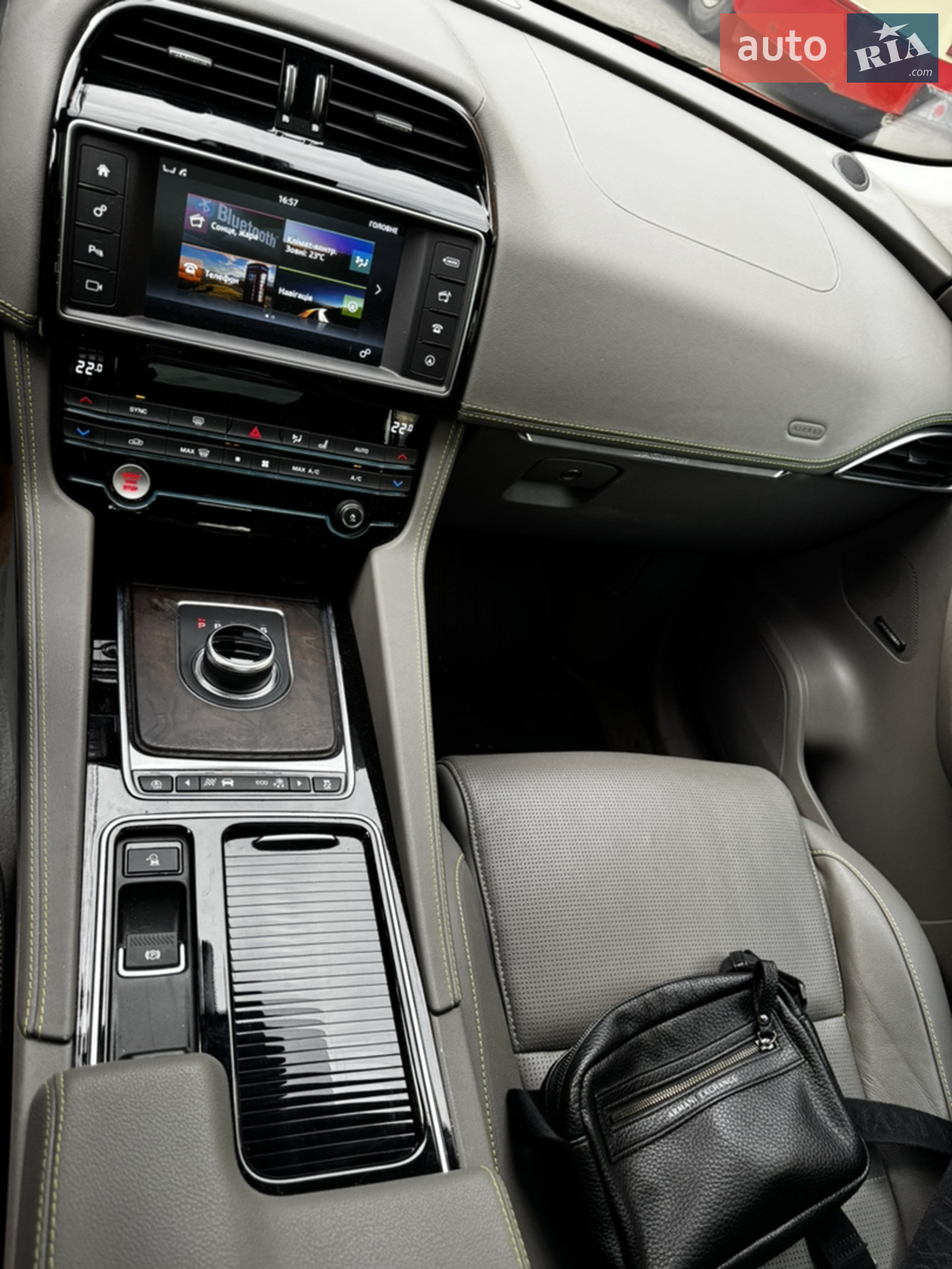 2017 Jaguar F-Pace - мініатюра 21