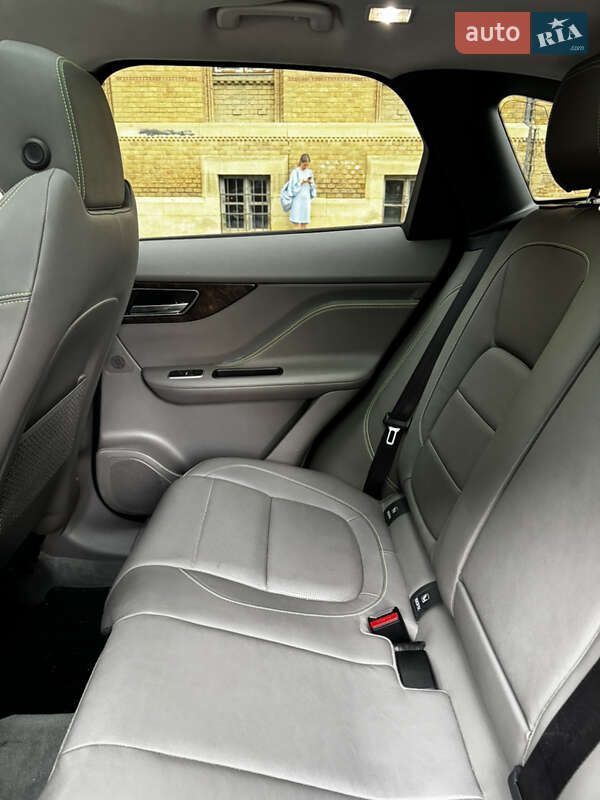 Внедорожник / Кроссовер Jaguar F-Pace 2017 в Черновцах