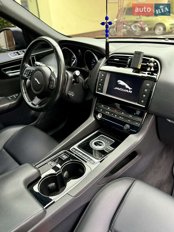 Внедорожник / Кроссовер Jaguar F-Pace 2016 в Киеве