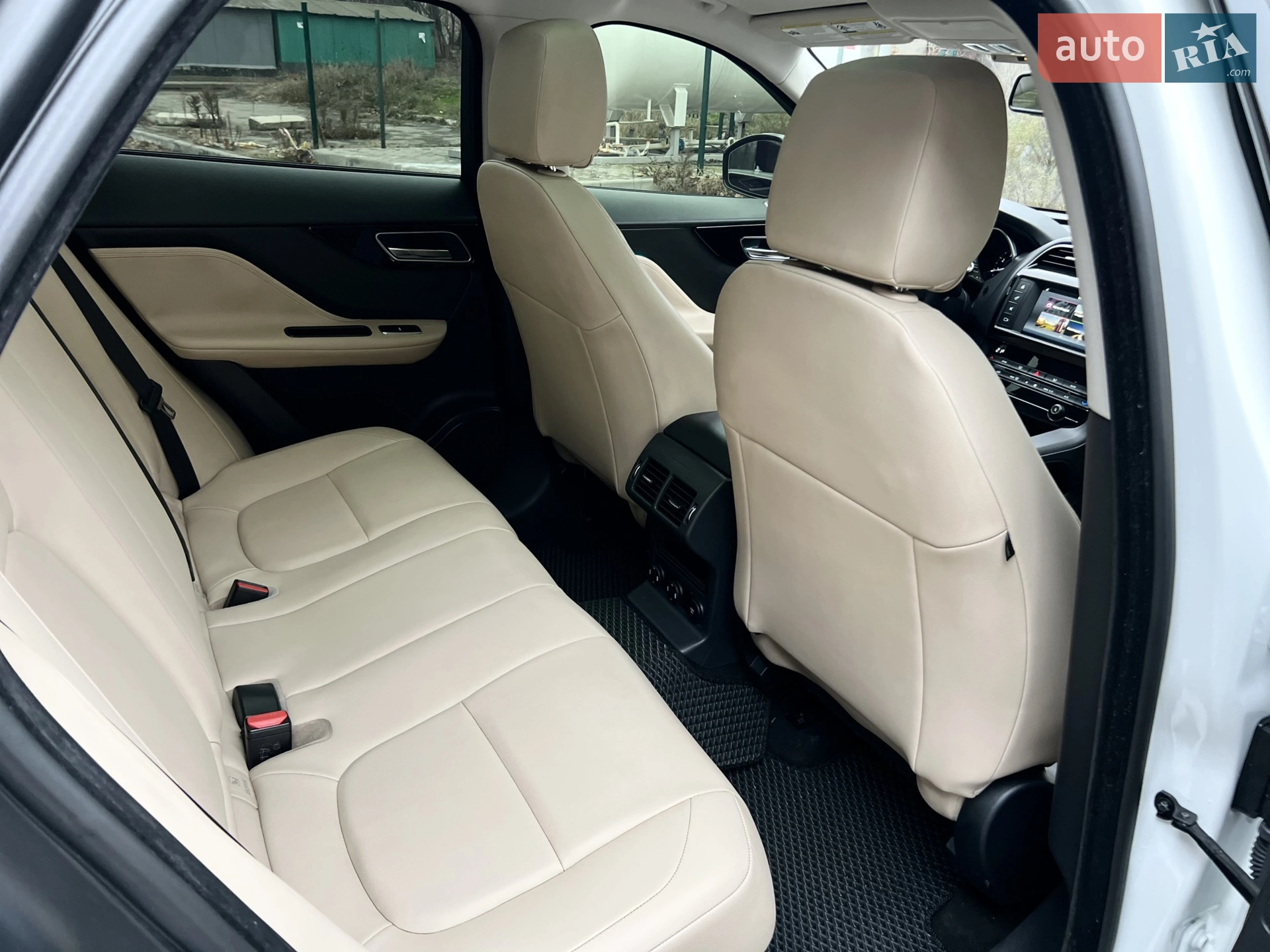 2018 Jaguar F-Pace - мініатюра 39