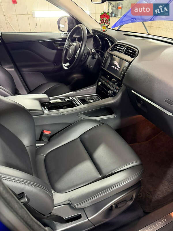 Позашляховик / Кросовер Jaguar F-Pace 2017 в Києві