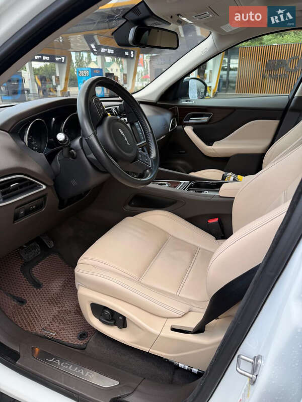 Внедорожник / Кроссовер Jaguar F-Pace 2016 в Одессе фото 12 Внедорожник / Кроссовер Jaguar F-Pace 2016 в Одессе