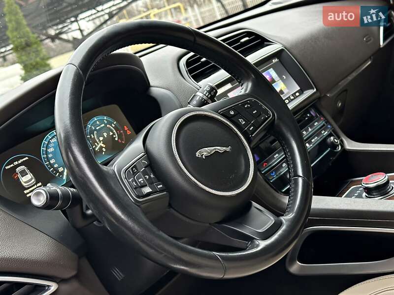 Внедорожник / Кроссовер Jaguar F-Pace 2017 в Одессе фото 30 Внедорожник / Кроссовер Jaguar F-Pace 2017 в Одессе