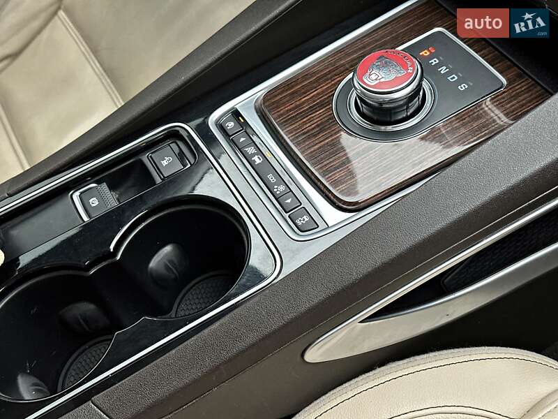 Внедорожник / Кроссовер Jaguar F-Pace 2017 в Одессе фото 46 Внедорожник / Кроссовер Jaguar F-Pace 2017 в Одессе