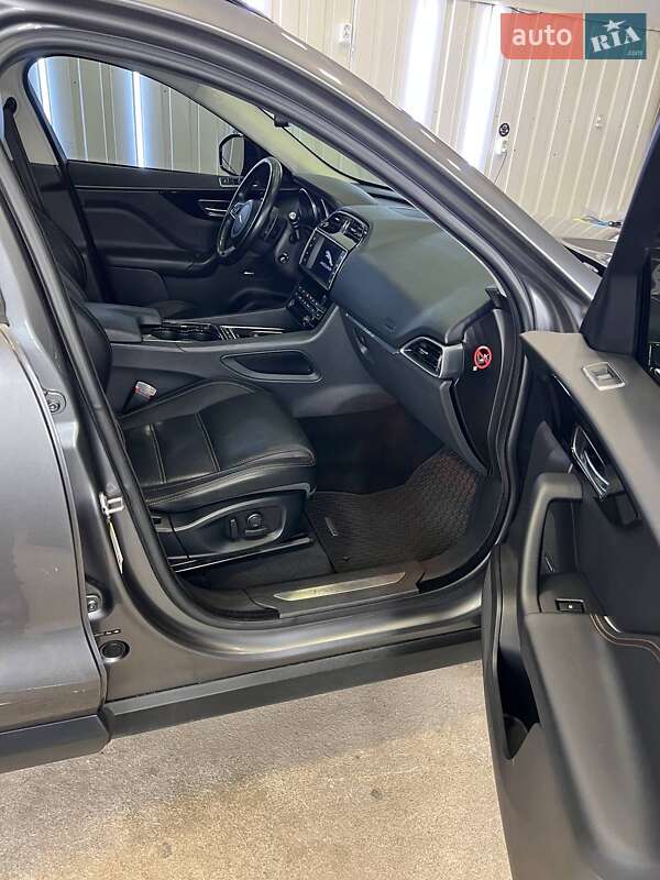 Внедорожник / Кроссовер Jaguar F-Pace 2017 в Кропивницком фото 8 Внедорожник / Кроссовер Jaguar F-Pace 2017 в Кропивницком