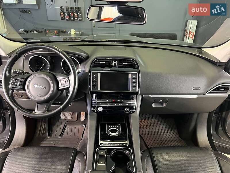 Внедорожник / Кроссовер Jaguar F-Pace 2017 в Кропивницком фото 17 Внедорожник / Кроссовер Jaguar F-Pace 2017 в Кропивницком