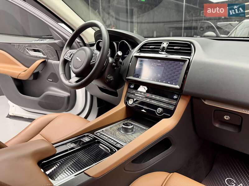 Внедорожник / Кроссовер Jaguar F-Pace 2019 в Киеве