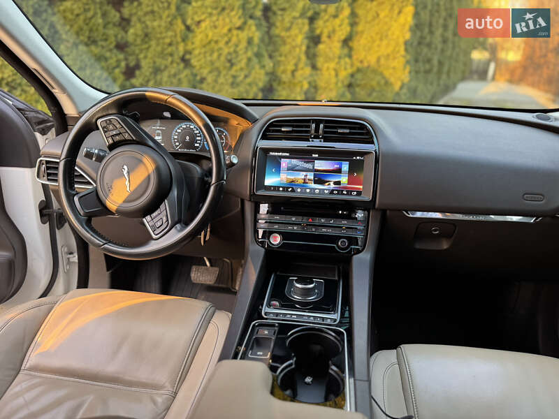 Внедорожник / Кроссовер Jaguar F-Pace 2016 в Ивано-Франковске фото 4 Внедорожник / Кроссовер Jaguar F-Pace 2016 в Ивано-Франковске