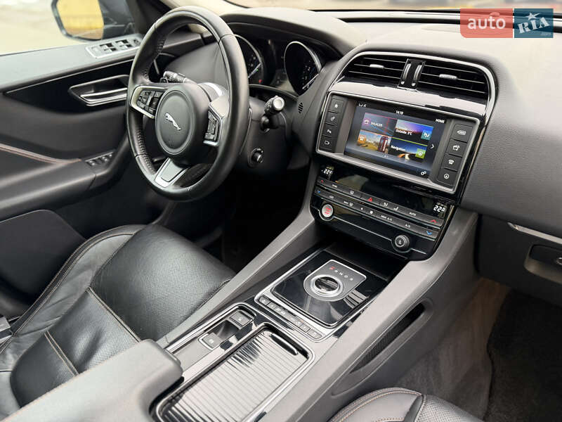 Внедорожник / Кроссовер Jaguar F-Pace 2017 в Киеве