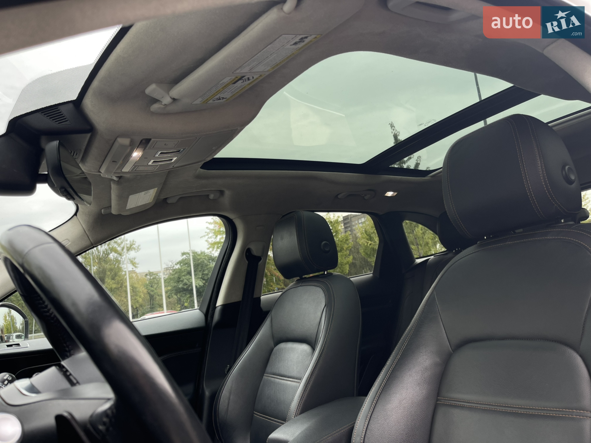 2019 Jaguar F-Pace - мініатюра 32