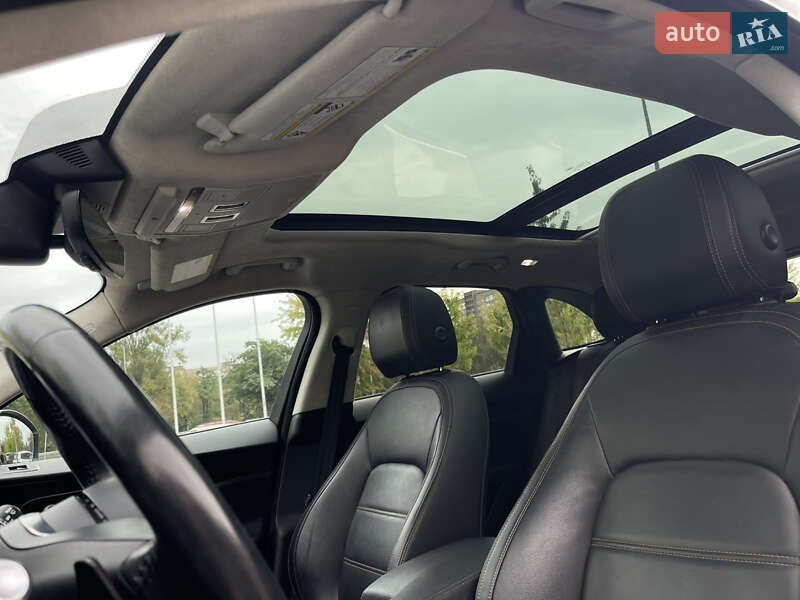 Внедорожник / Кроссовер Jaguar F-Pace 2019 в Киеве