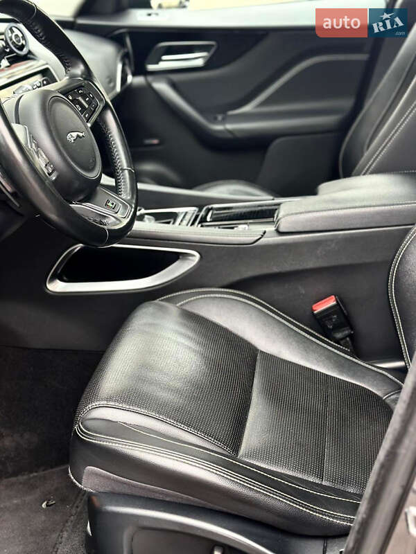 Позашляховик / Кросовер Jaguar F-Pace 2016 в Житомирі