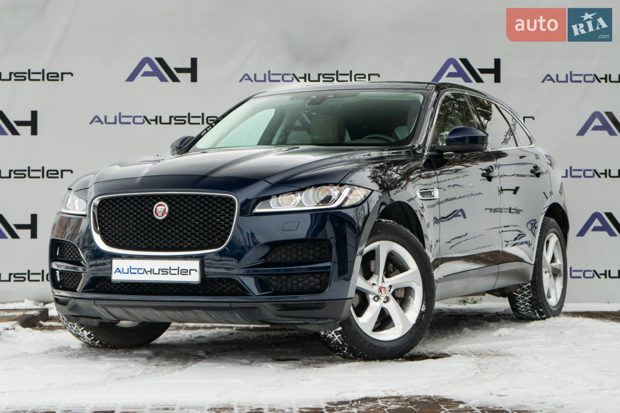 У продажу офіційний дизельний Jaguar F-Pace. Один власник за всю історію експлуатації. Без прихованих дефектів, тільки після повного комплексу на детейлінг студії, стан відмінний. 

Комплектація:
-Потужний та економічний дизельний двигун
-Повний привід
-LCD приборна панель
-Підігрів керма та всіх сидінь
-Підігрів лобового скла
-Перфоровані шкіряні сидіння
-Память сидінь
-Електрорегулювання сидінь
-Електропривід кришки багажника
-Клімат-контроль
-Система старт стоп
-Безключовий доступ
-Круїз контроль
-Датчики світла та дощу
-Система моніторингу сліпих зон
-Парктроніки по колу
-Оптика Бі-Ксенон
-Вебасто
Та багато іншого.

Автомобіль технічно та візуально  максимально наближений до нового авто. Після купівлі, не треба нічого вкладати, або купувати, а лише отримувати задоволення від керування автомобілем.   

Розглянемо можливість обміну на ваше авто. По всім питанням та пропозиціям телефонуйте. Чекаємо на тест-драйв.