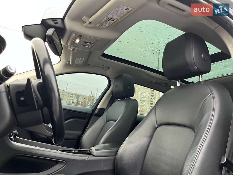 Внедорожник / Кроссовер Jaguar F-Pace 2017 в Киеве фото 27 Внедорожник / Кроссовер Jaguar F-Pace 2017 в Киеве
