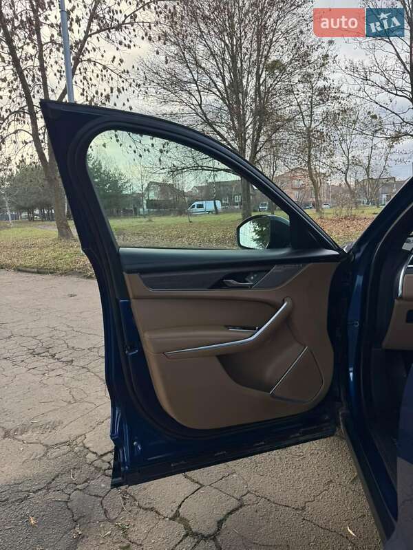 Внедорожник / Кроссовер Jaguar F-Pace 2021 в Ровно