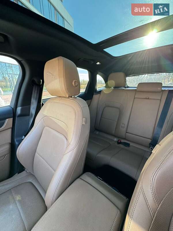 Внедорожник / Кроссовер Jaguar F-Pace 2021 в Ровно