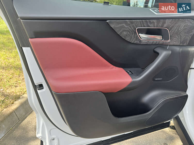 Внедорожник / Кроссовер Jaguar F-Pace 2020 в Киеве