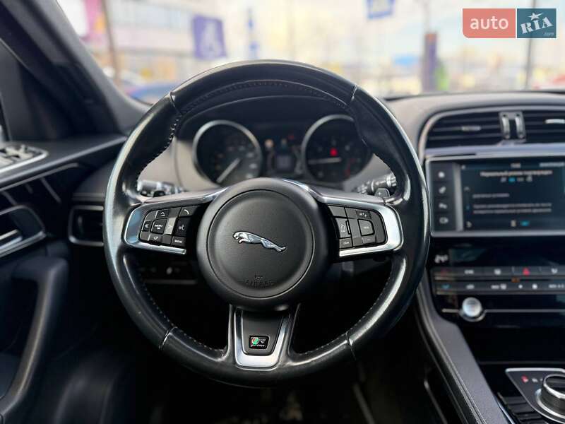 Внедорожник / Кроссовер Jaguar F-Pace 2016 в Киеве фото 17 Внедорожник / Кроссовер Jaguar F-Pace 2016 в Киеве