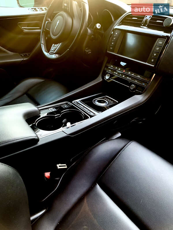 Внедорожник / Кроссовер Jaguar F-Pace 2016 в Каменец-Подольском