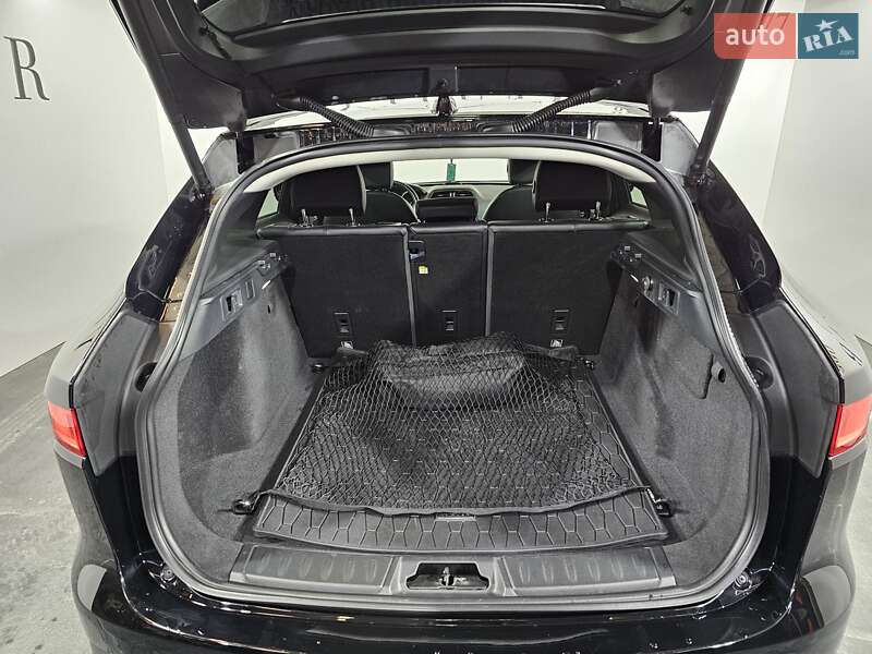 Внедорожник / Кроссовер Jaguar F-Pace 2017 в Киеве фото 12 Внедорожник / Кроссовер Jaguar F-Pace 2017 в Киеве