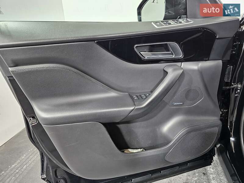 Внедорожник / Кроссовер Jaguar F-Pace 2017 в Киеве фото 26 Внедорожник / Кроссовер Jaguar F-Pace 2017 в Киеве