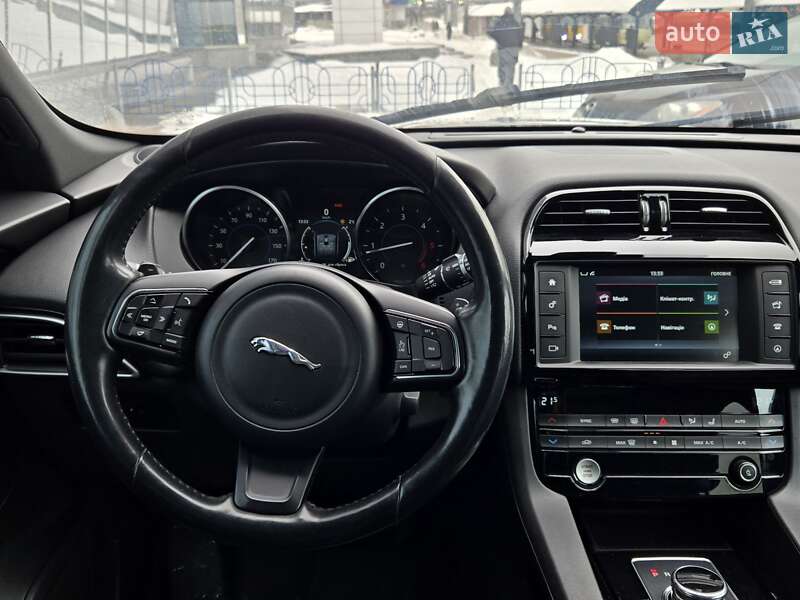 Внедорожник / Кроссовер Jaguar F-Pace 2016 в Киеве фото 21 Внедорожник / Кроссовер Jaguar F-Pace 2016 в Киеве