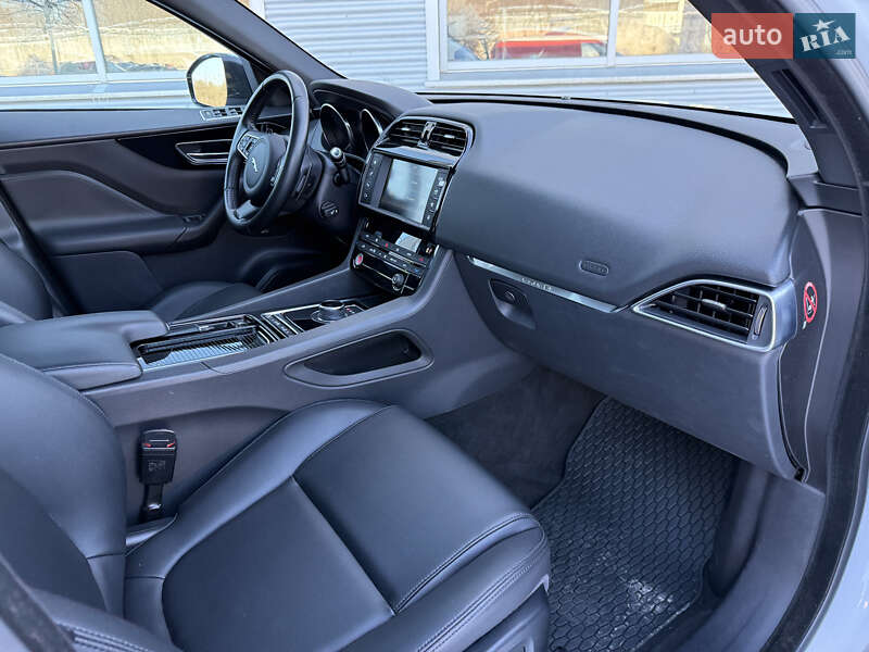 Позашляховик / Кросовер Jaguar F-Pace 2018 в Рівному