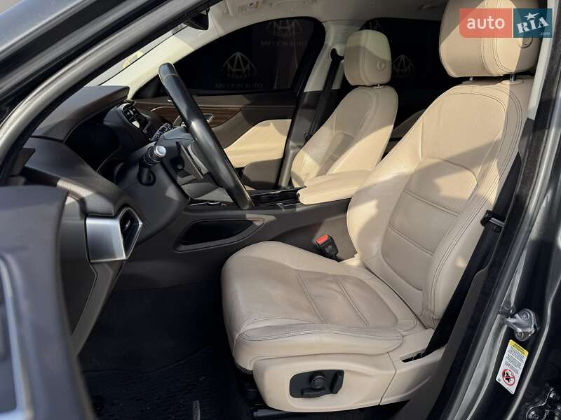 Внедорожник / Кроссовер Jaguar F-Pace 2016 в Киеве