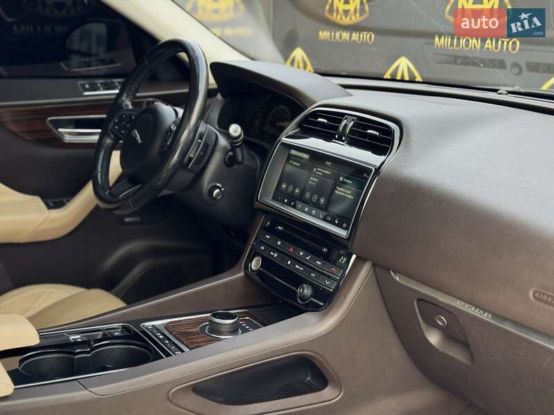 Внедорожник / Кроссовер Jaguar F-Pace 2016 в Киеве