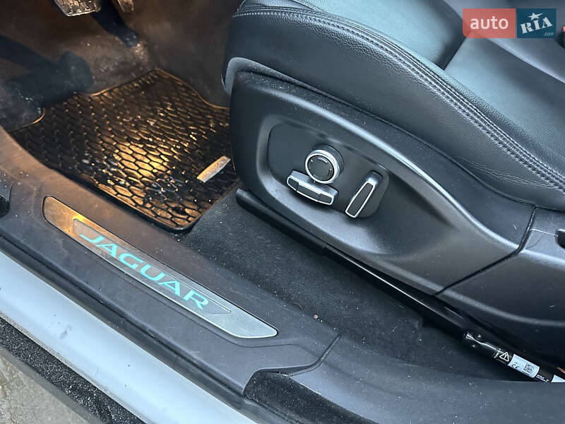 Внедорожник / Кроссовер Jaguar F-Pace 2020 в Киеве
