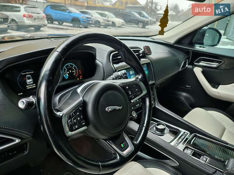 Внедорожник / Кроссовер Jaguar F-Pace 2017 в Ивано-Франковске