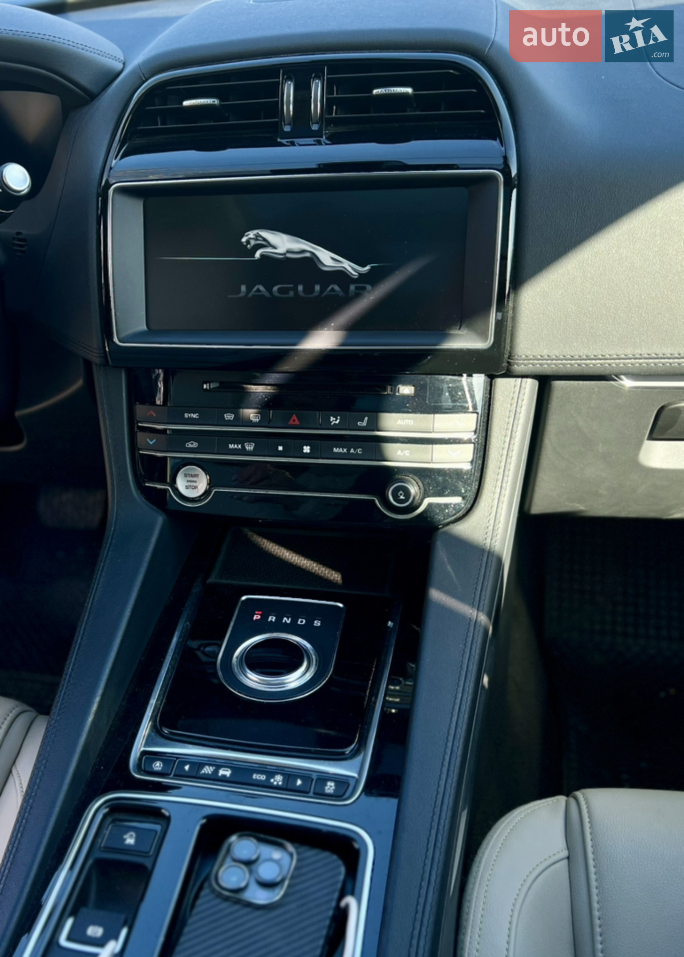 2019 Jaguar F-Pace - мініатюра 11
