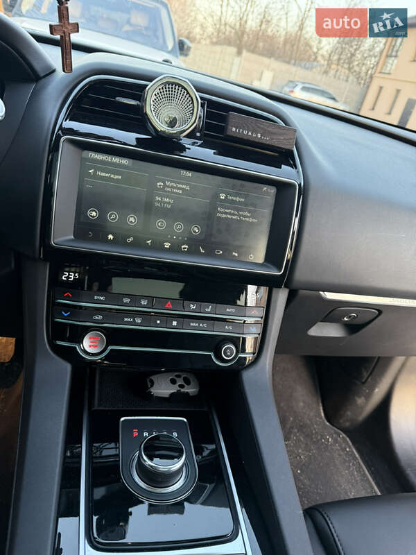 Внедорожник / Кроссовер Jaguar F-Pace 2019 в Запорожье