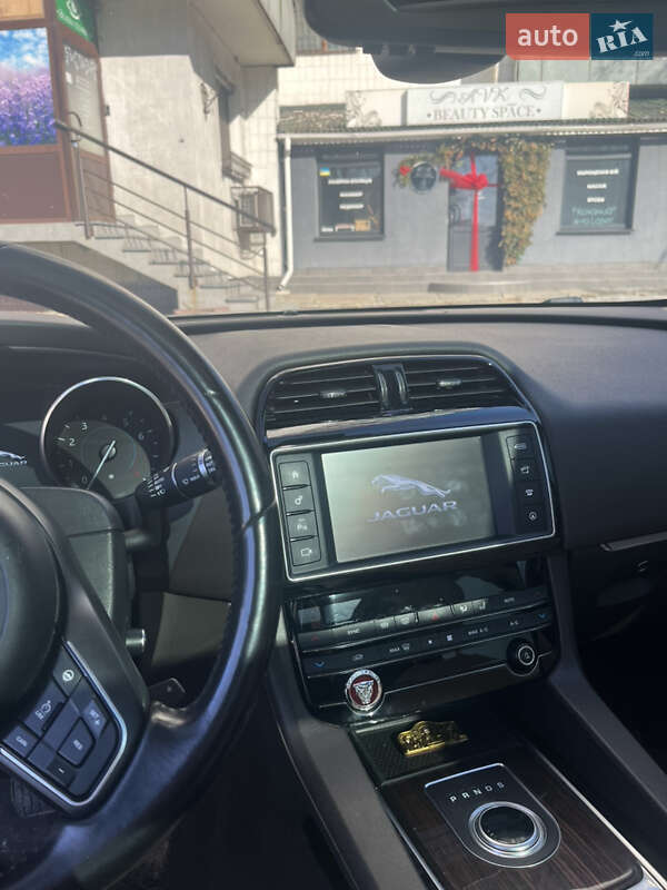 Позашляховик / Кросовер Jaguar F-Pace 2017 в Києві