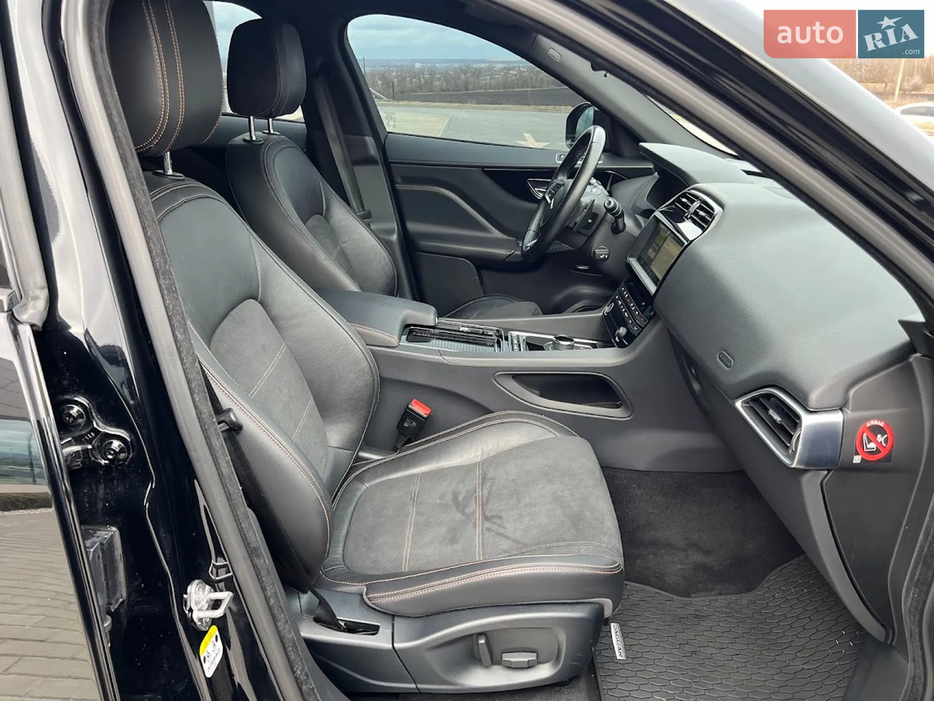 2018 Jaguar F-Pace - мініатюра 29