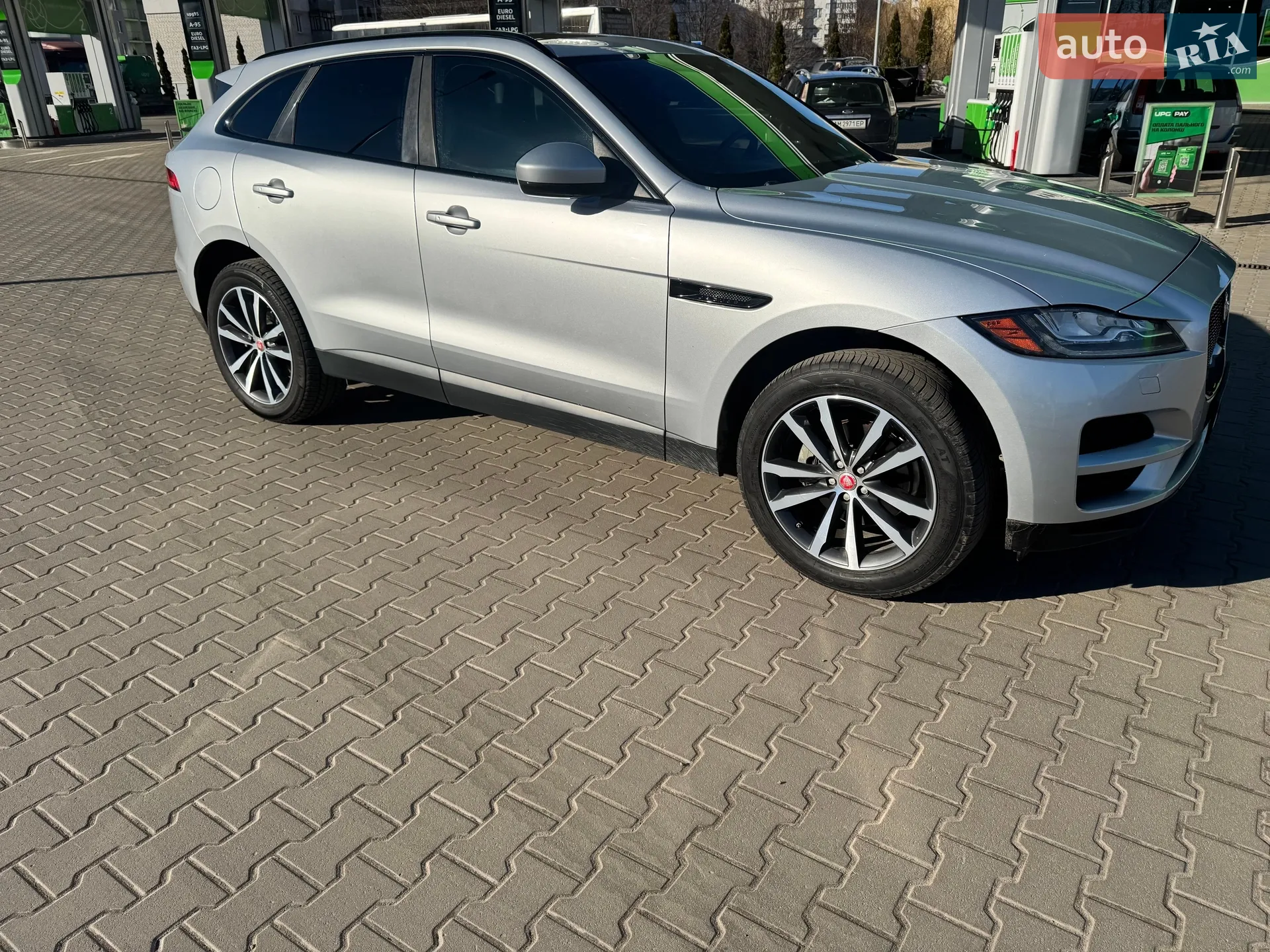 2017 Jaguar F-Pace - мініатюра 2