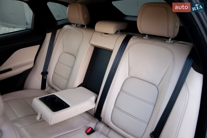 Внедорожник / Кроссовер Jaguar F-Pace 2016 в Киеве