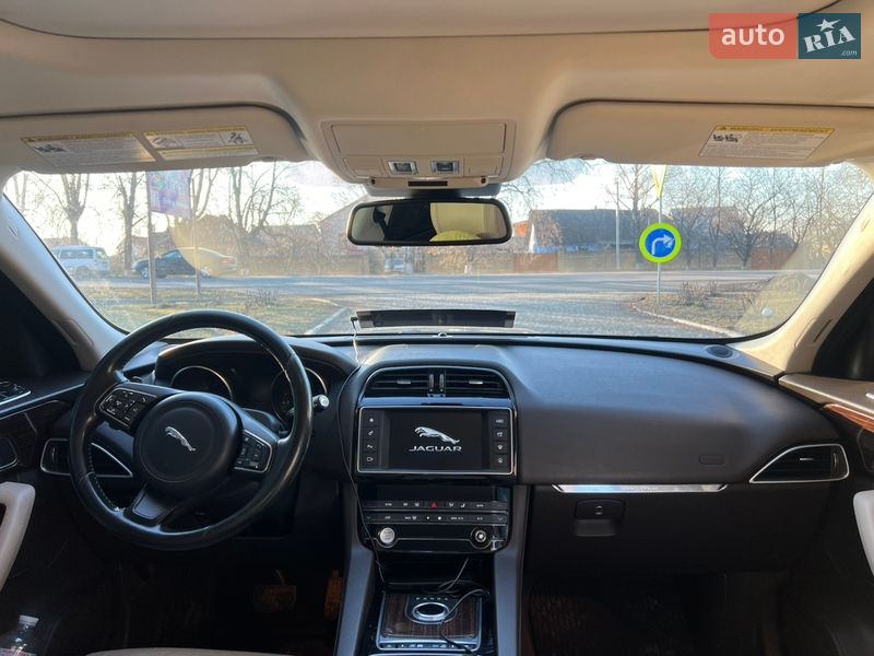 Внедорожник / Кроссовер Jaguar F-Pace 2016 в Староконстантинове