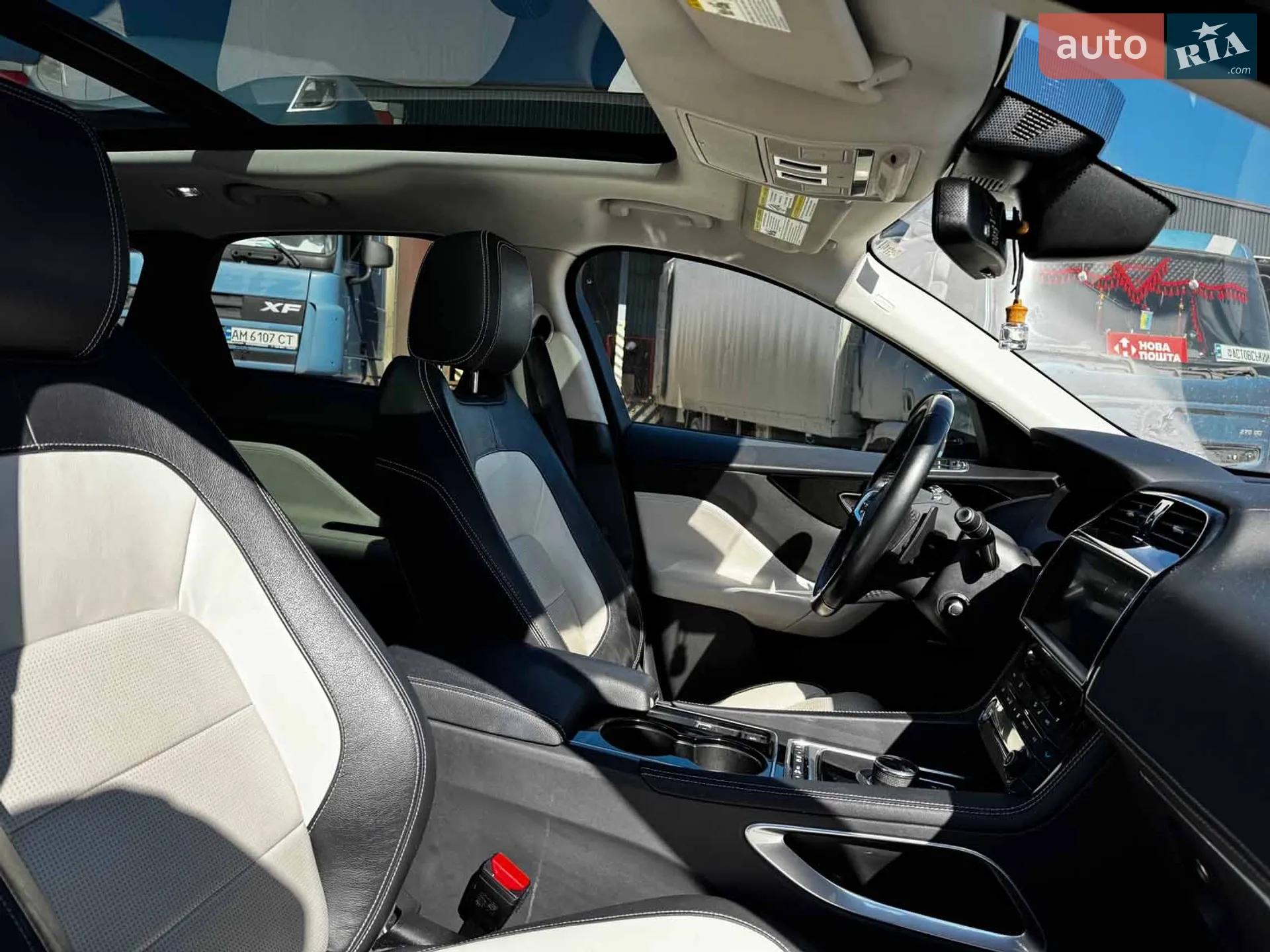 2017 Jaguar F-Pace - мініатюра 39