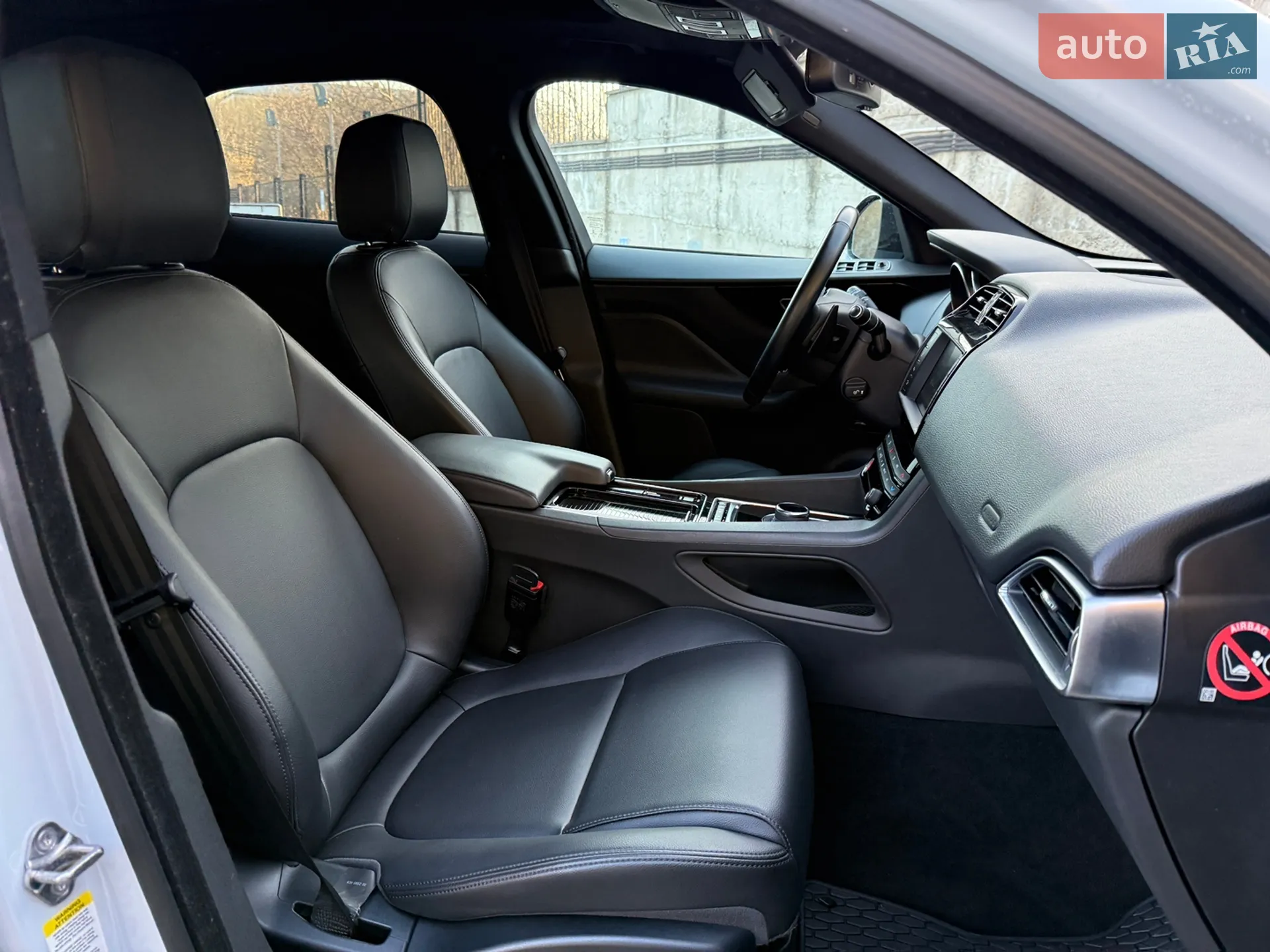 2018 Jaguar F-Pace - мініатюра 26